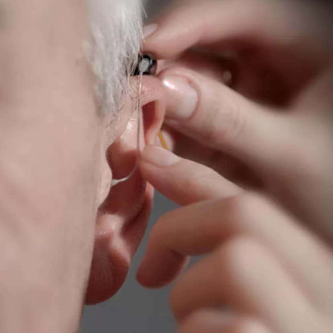 Küçük ve Son Derece Gizli Kulak Arkası İşitme Cihazları (RITE)